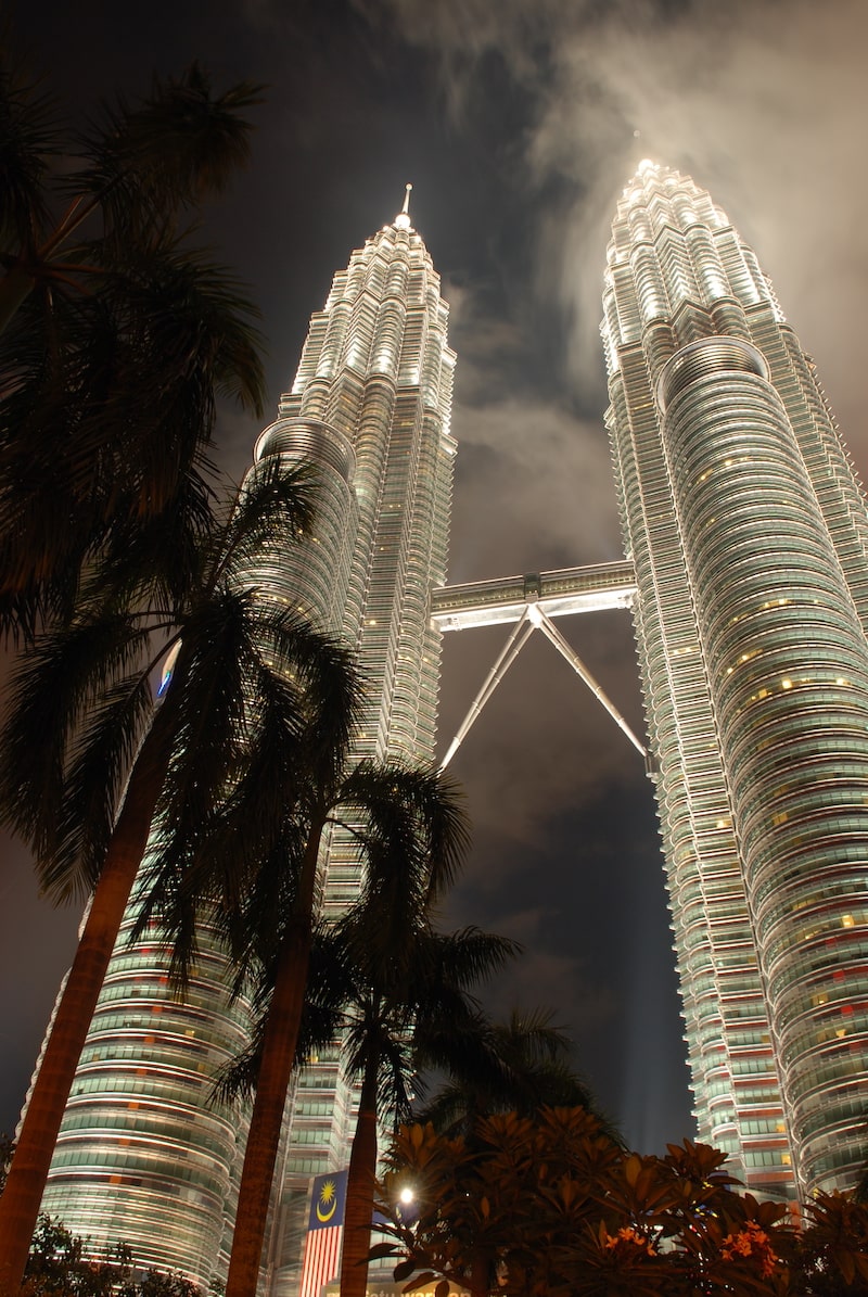 Bild på Petronas Twin Towers i Kuala Lumpur i Malaysia.